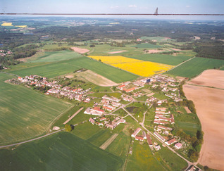 Letecký pohled na obec Val a její část Hamr